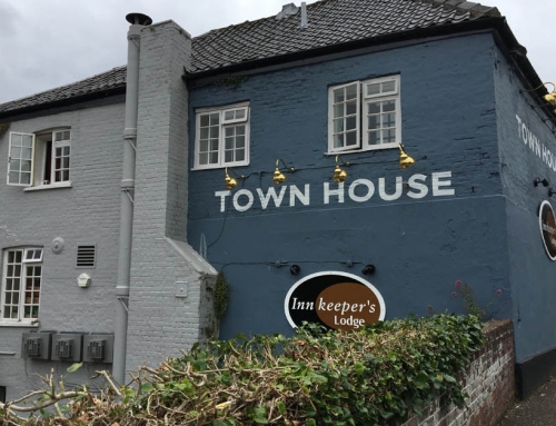 Local suitable restaurants, cafes & pubs close by